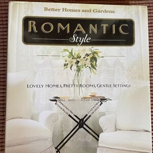 Romantic Style: Lovely Homes, Pretty Rooms, Gentle Settings By Linda Hallam